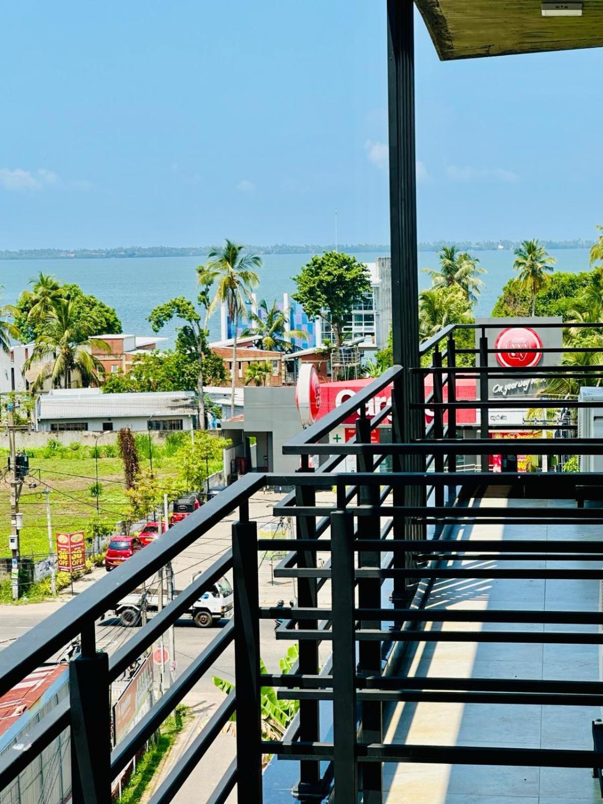 Limeshine - Airport Transit Hotels & Residences Katunayaka Exterior photo